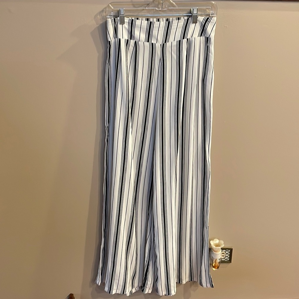 Woman’s pants WIDE LEG / palazzo / relaxed fit / high waist stripped size Med